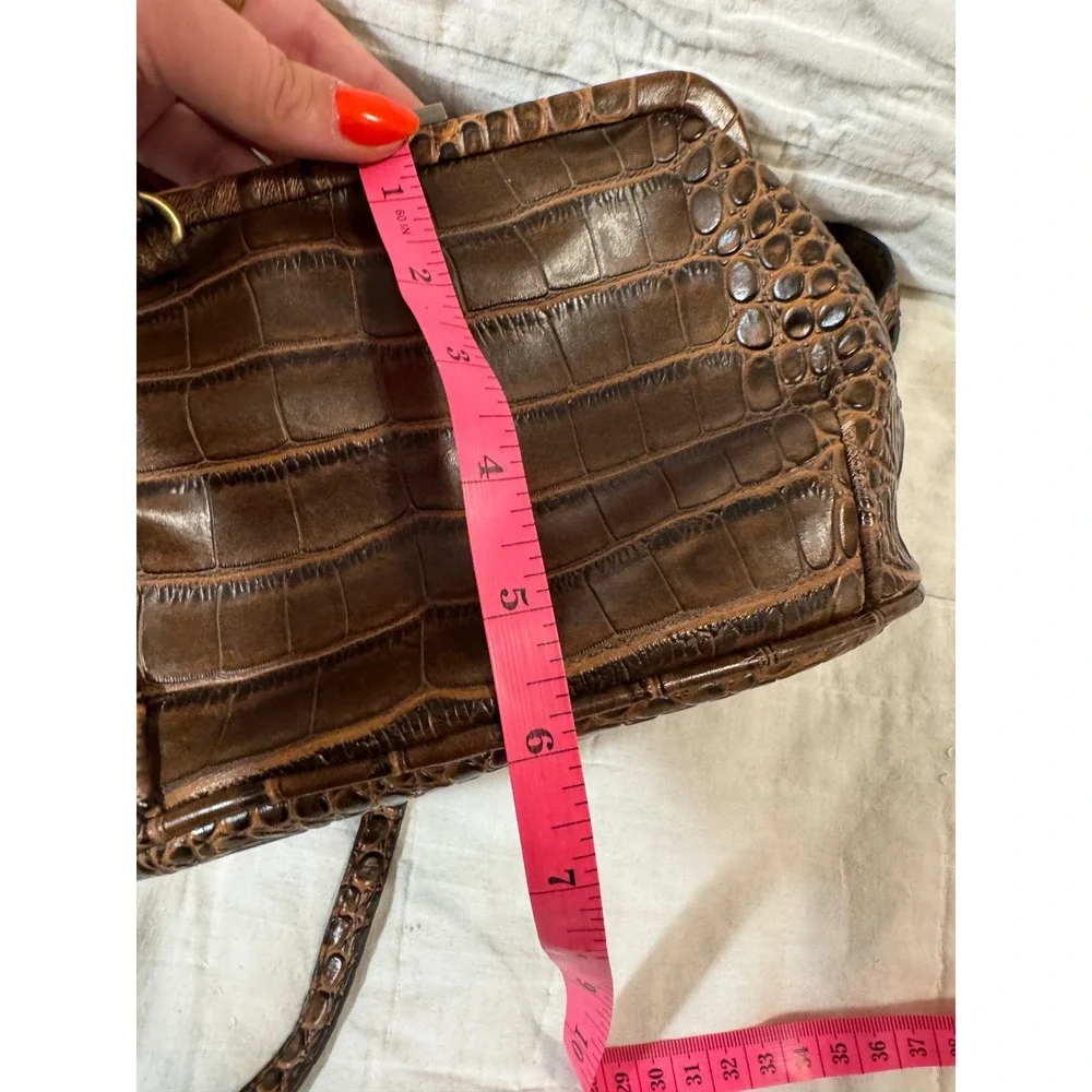 NWT VNTG Bueno Collection Brown Hornback Croc Embossed Crossbody Bag Kiss Lock